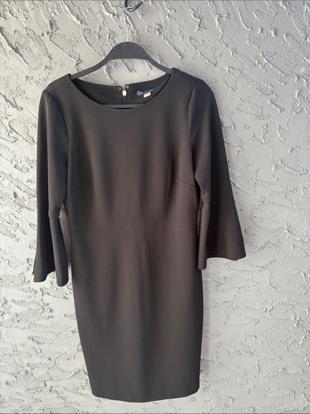 Tommy Hilfiger Black FairyCore
Bell-Sleeve Sheath Dress 6